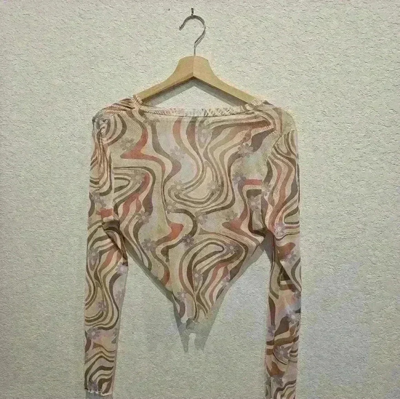 Body long sleeve mesh top - Picture 2 of 5